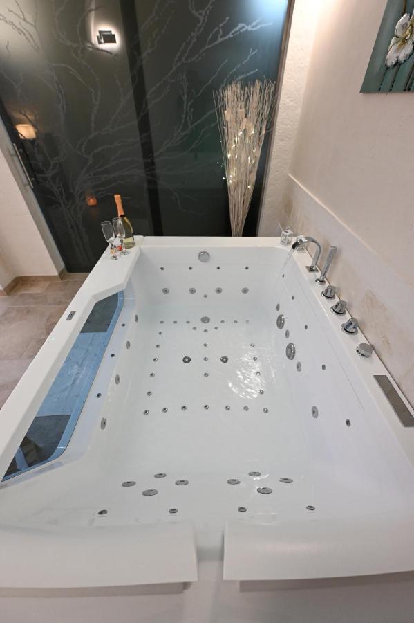 Suite Laurel Spa Con Idromassaggio Fasano Buitenkant foto